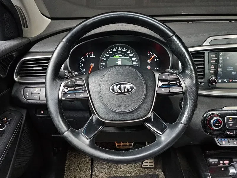 Kia Sorento 2.2 CRDI 4WD - САМО 30% АВАНС, снимка 13 - Автомобили и джипове - 56017295