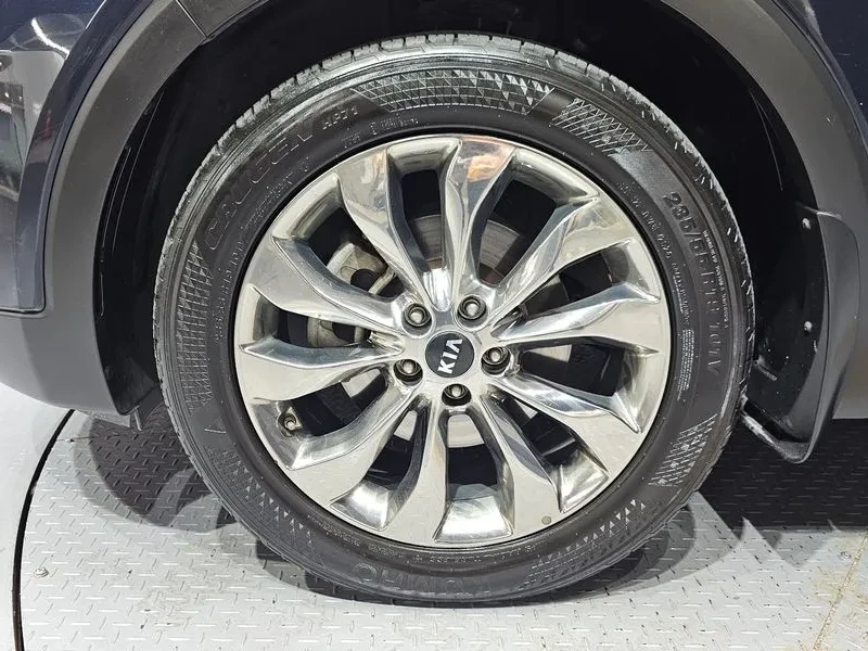 Kia Sorento 2.2 CRDI 4WD - САМО 30% АВАНС, снимка 5 - Автомобили и джипове - 56017295
