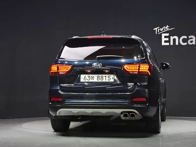 Kia Sorento 2.2 CRDI 4WD - САМО 30% АВАНС, снимка 4 - Автомобили и джипове - 56017295