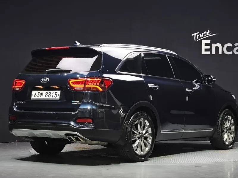 Kia Sorento 2.2 CRDI 4WD - САМО 30% АВАНС, снимка 2 - Автомобили и джипове - 56017295
