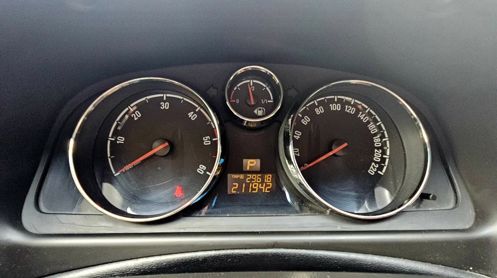 Opel Antara 2.2, FACELIFT, снимка 16 - Автомобили и джипове - 53916326