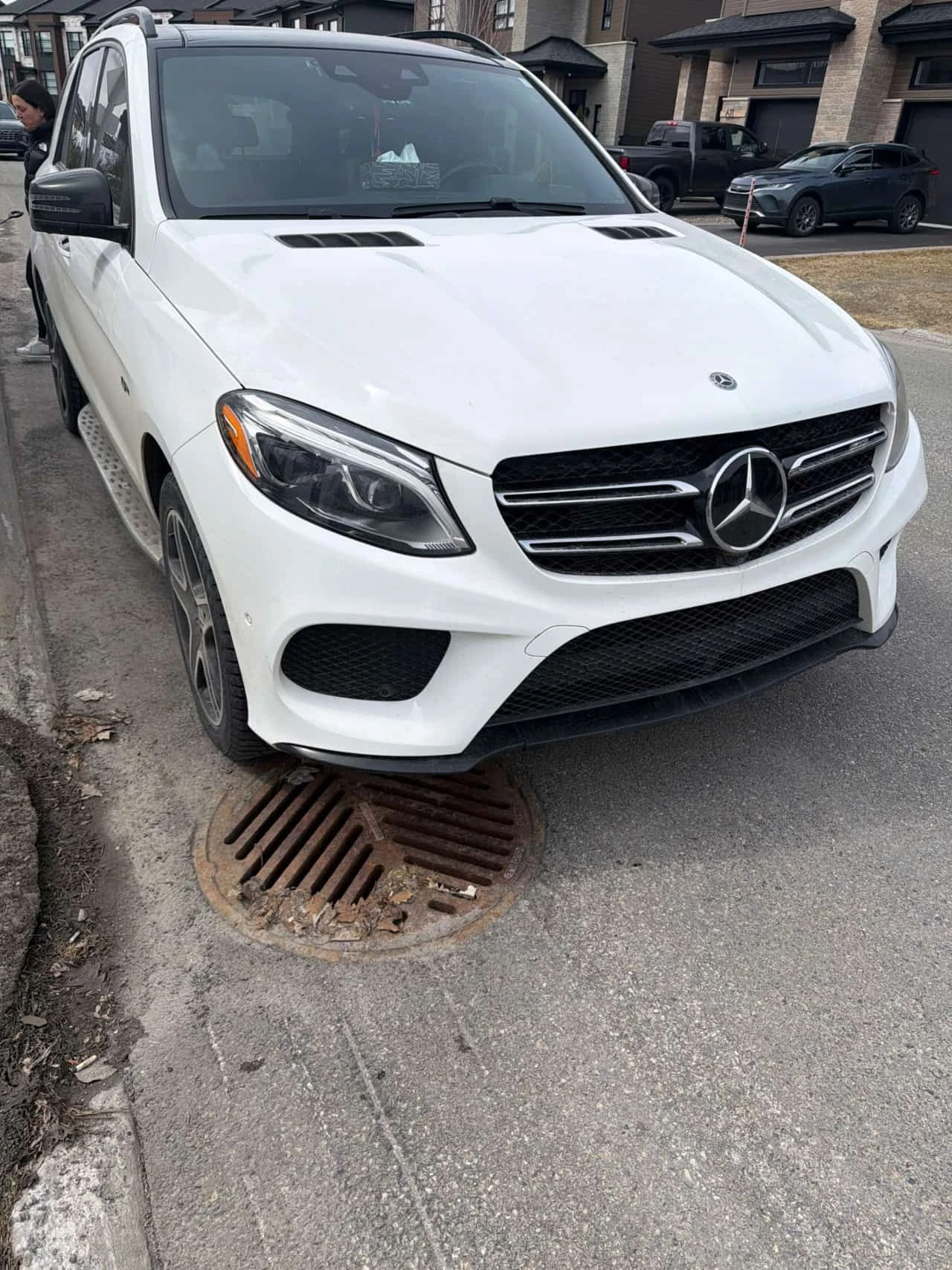 Mercedes-Benz GLE * AMG 43 * PANO* KEYLESS* ПОДГРЕВ* , снимка 2 - Автомобили и джипове - 54320066