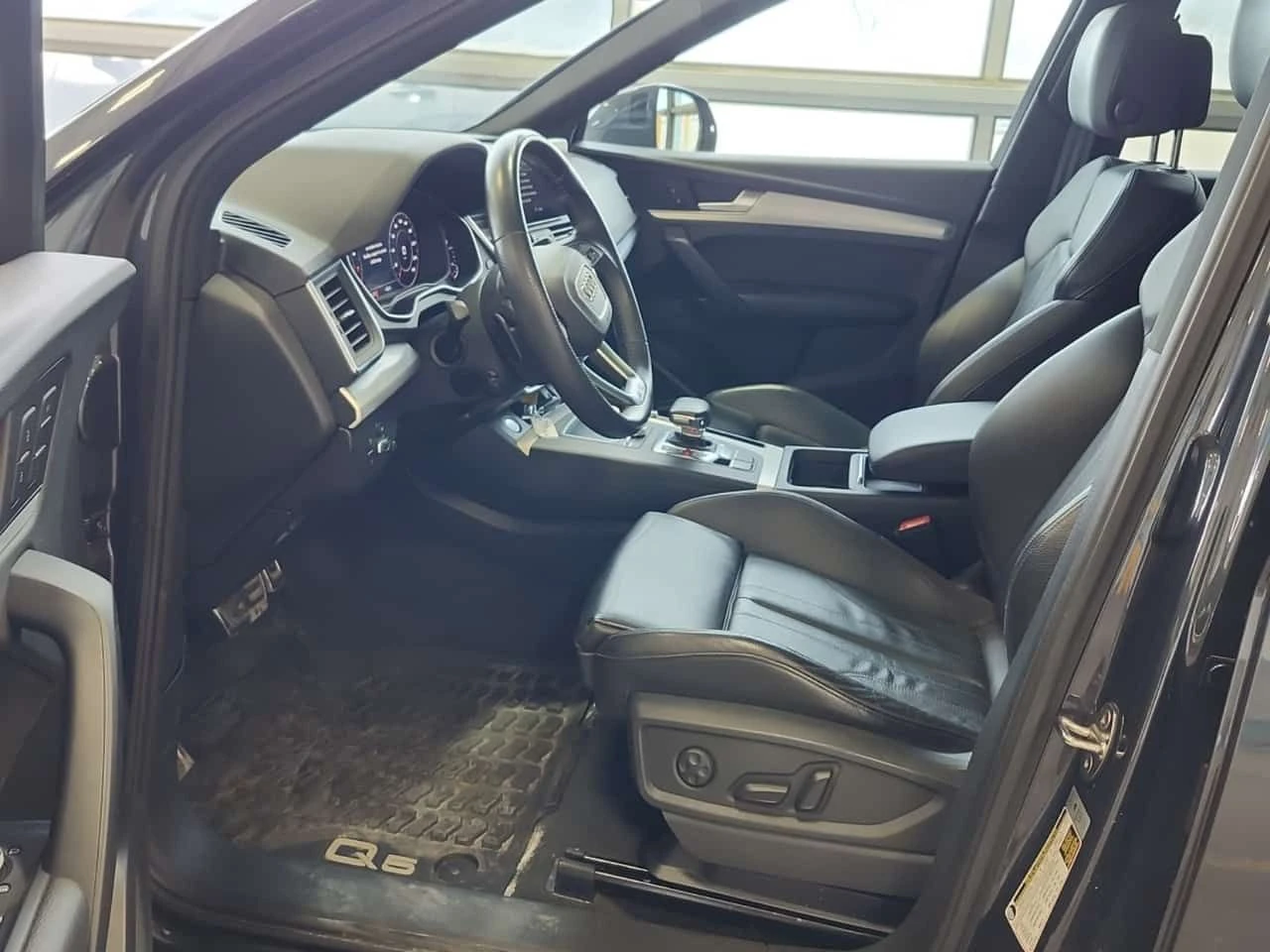 Audi Q5 S LINE/TECHNIK/CARFAX/360 KAM/2 КЛЮЧА/ПОДГРЕВ/ПАНО, снимка 6 - Автомобили и джипове - 54417233