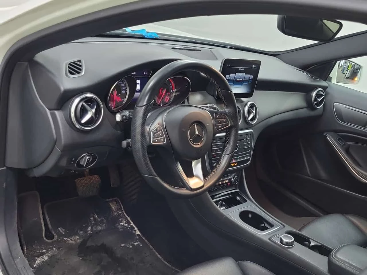 Mercedes-Benz GLA 250 * CARFAX * 2 КЛЮЧА * ПАНОРАМА * ПОДГРЕВИ * , снимка 12 - Автомобили и джипове - 54540618