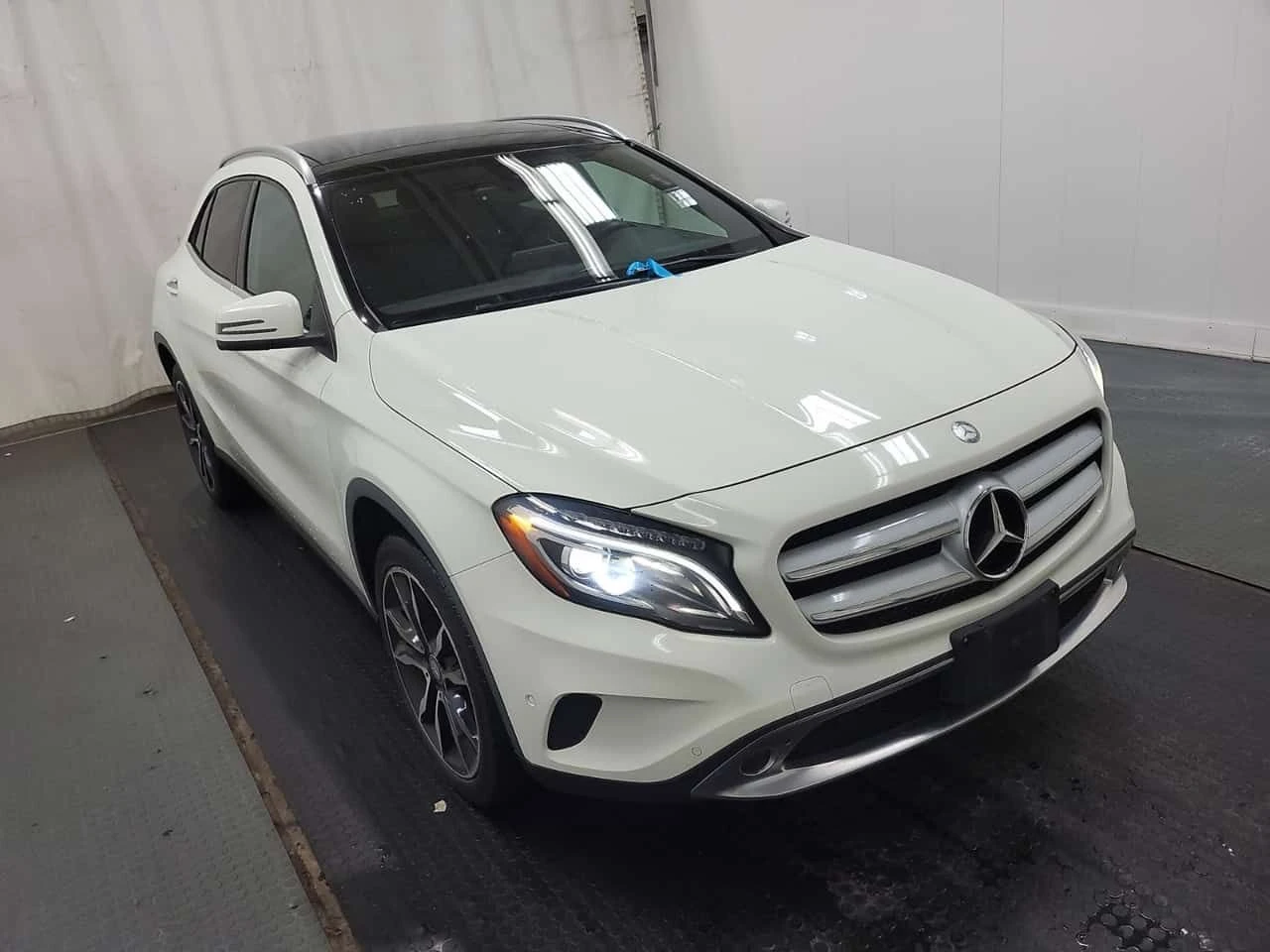 Mercedes-Benz GLA 250 * CARFAX * 2 КЛЮЧА * ПАНОРАМА * ПОДГРЕВИ * , снимка 2 - Автомобили и джипове - 54540618