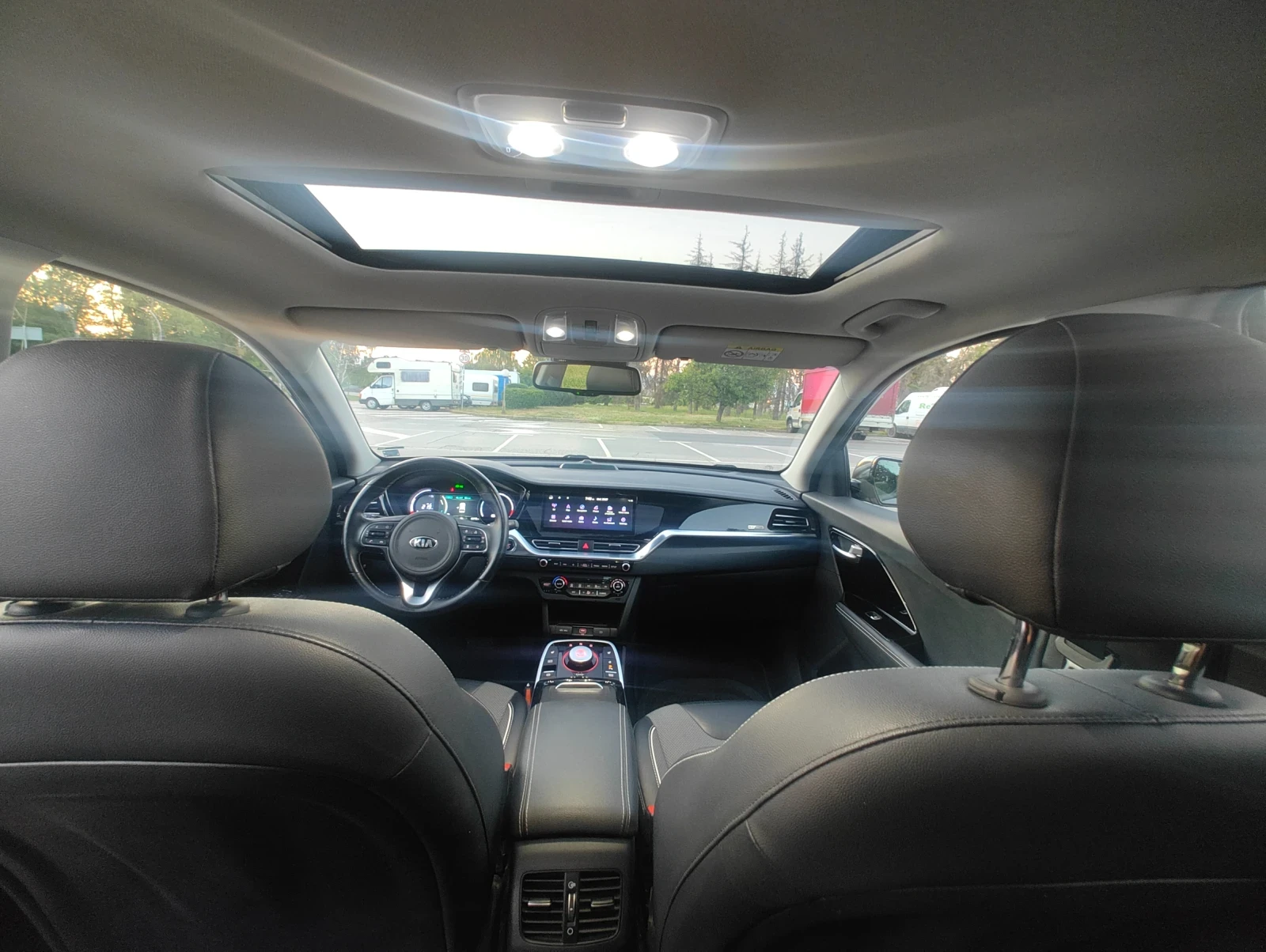 Kia Niro 65kWh/SOH100%/KIA CONNECT/FACE-LIFT, снимка 8 - Автомобили и джипове - 55558519