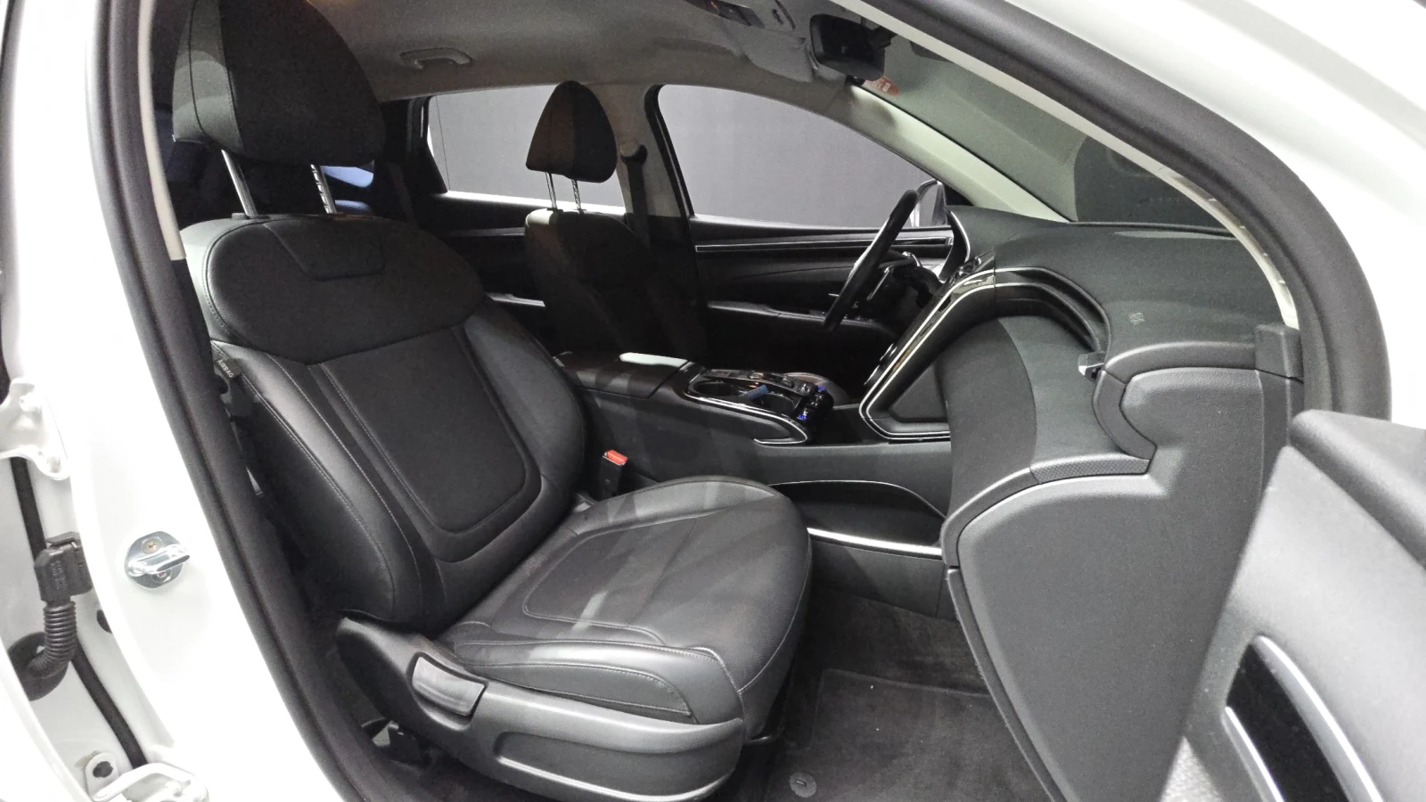 Hyundai Tucson 1.6T Premium* ПОДГРЕВ ВОЛАН* КРАЙНА ЦЕНА, снимка 11 - Автомобили и джипове - 55594530