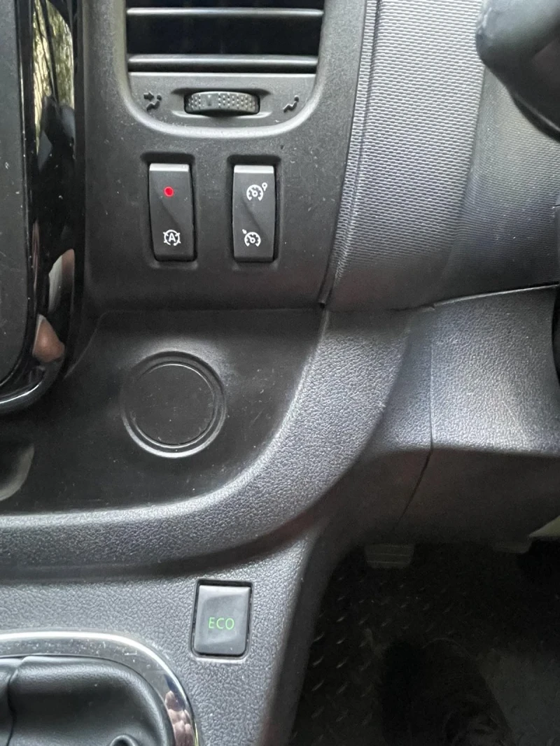 Opel Vivaro, снимка 12 - Бусове и автобуси - 47428343