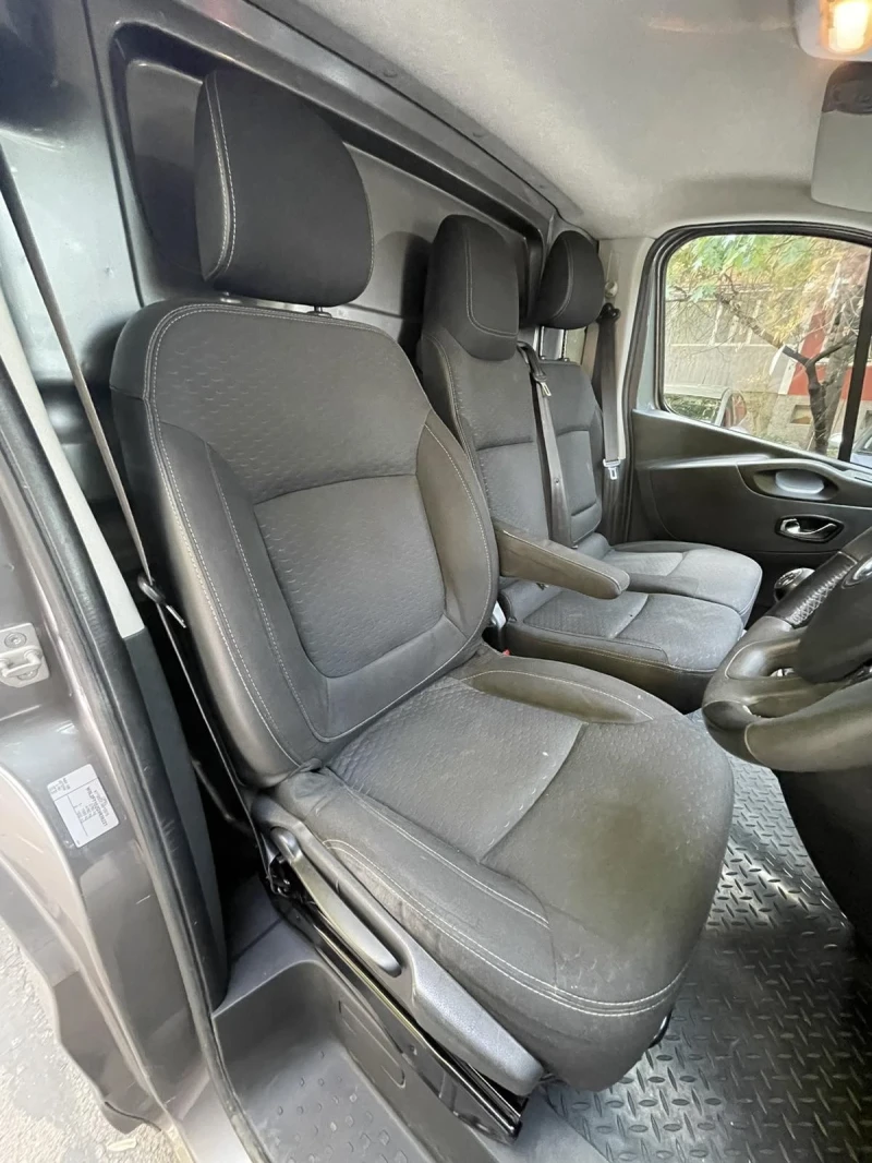 Opel Vivaro, снимка 14 - Бусове и автобуси - 47610272