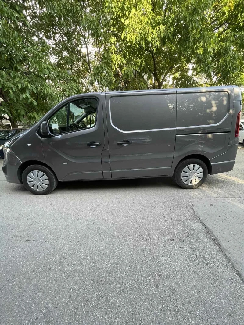 Opel Vivaro, снимка 3 - Бусове и автобуси - 47610272