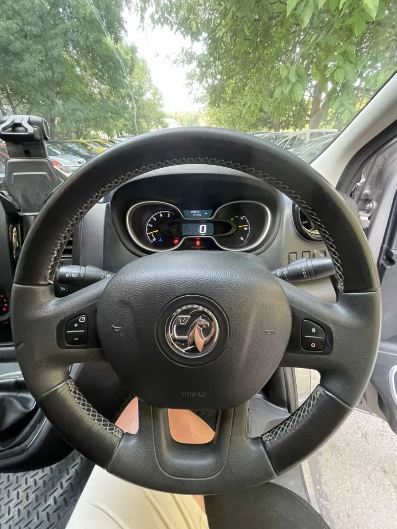 Opel Vivaro, снимка 9 - Бусове и автобуси - 47610272