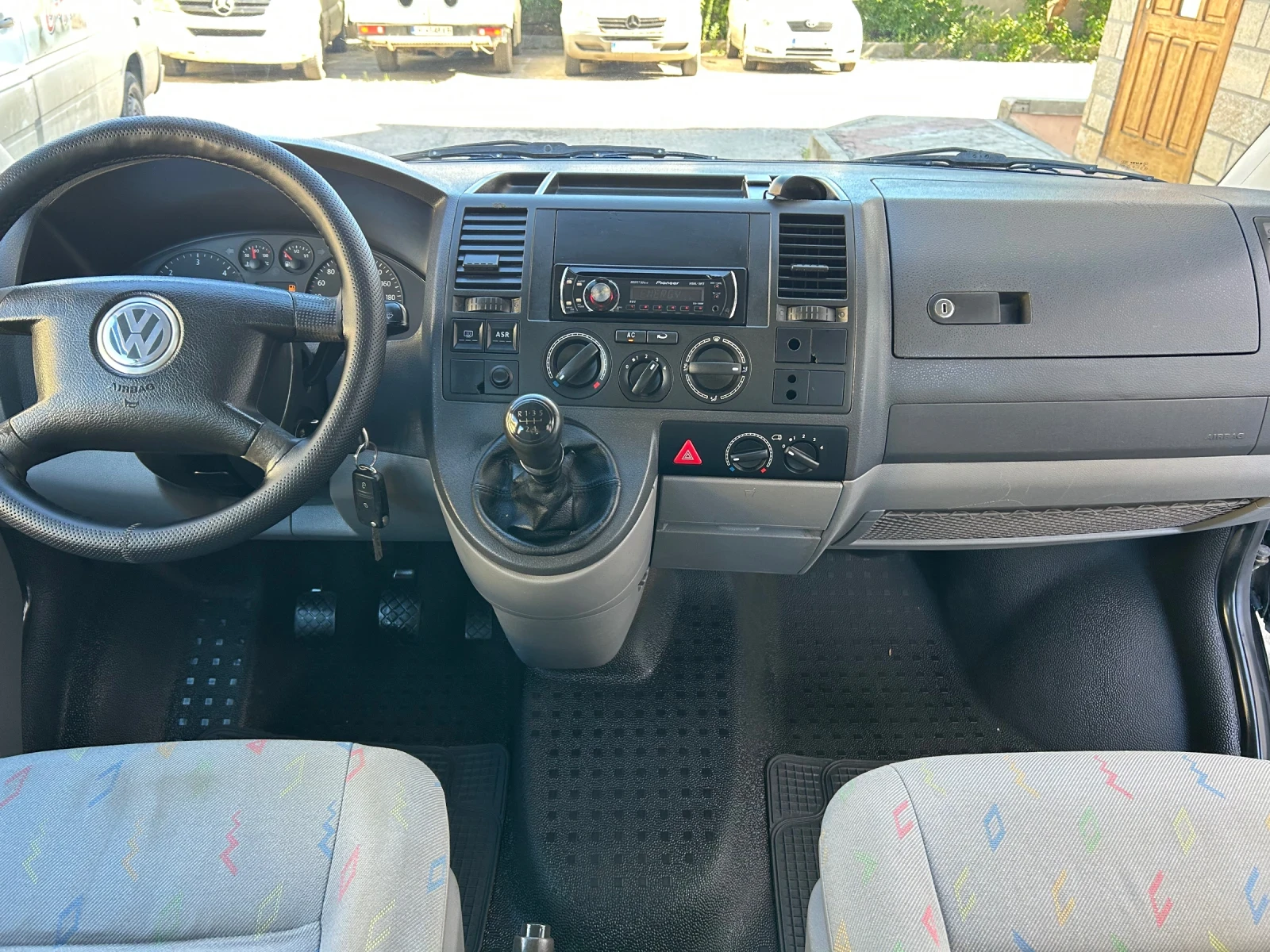 VW Transporter 1.9TDI* 9 МЕСТА* КЛИМА* ДЪЛГА БАЗА* , снимка 10 - Бусове и автобуси - 55753448