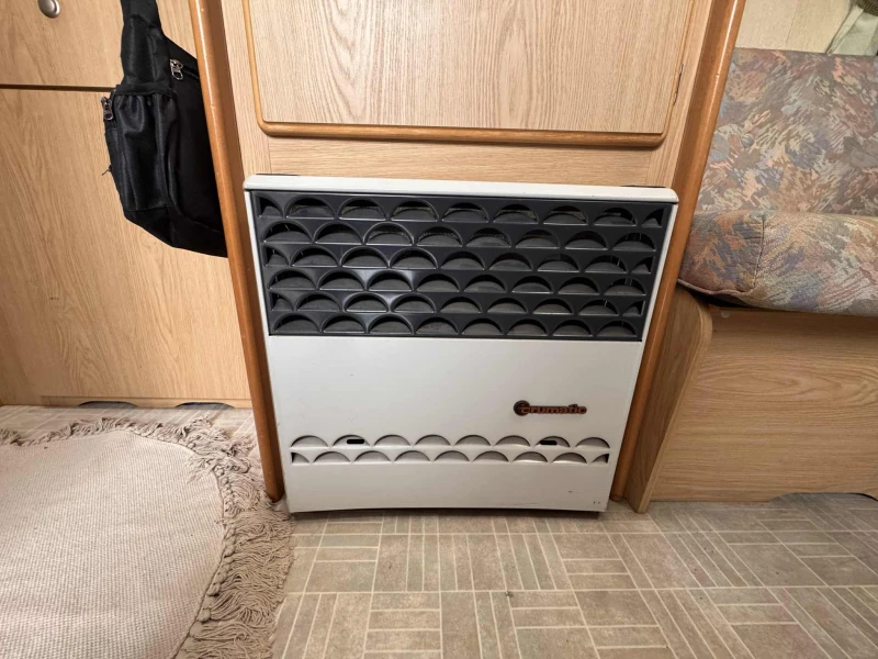 Каравана Chateau 400, снимка 12 - Каравани и кемпери - 52702072