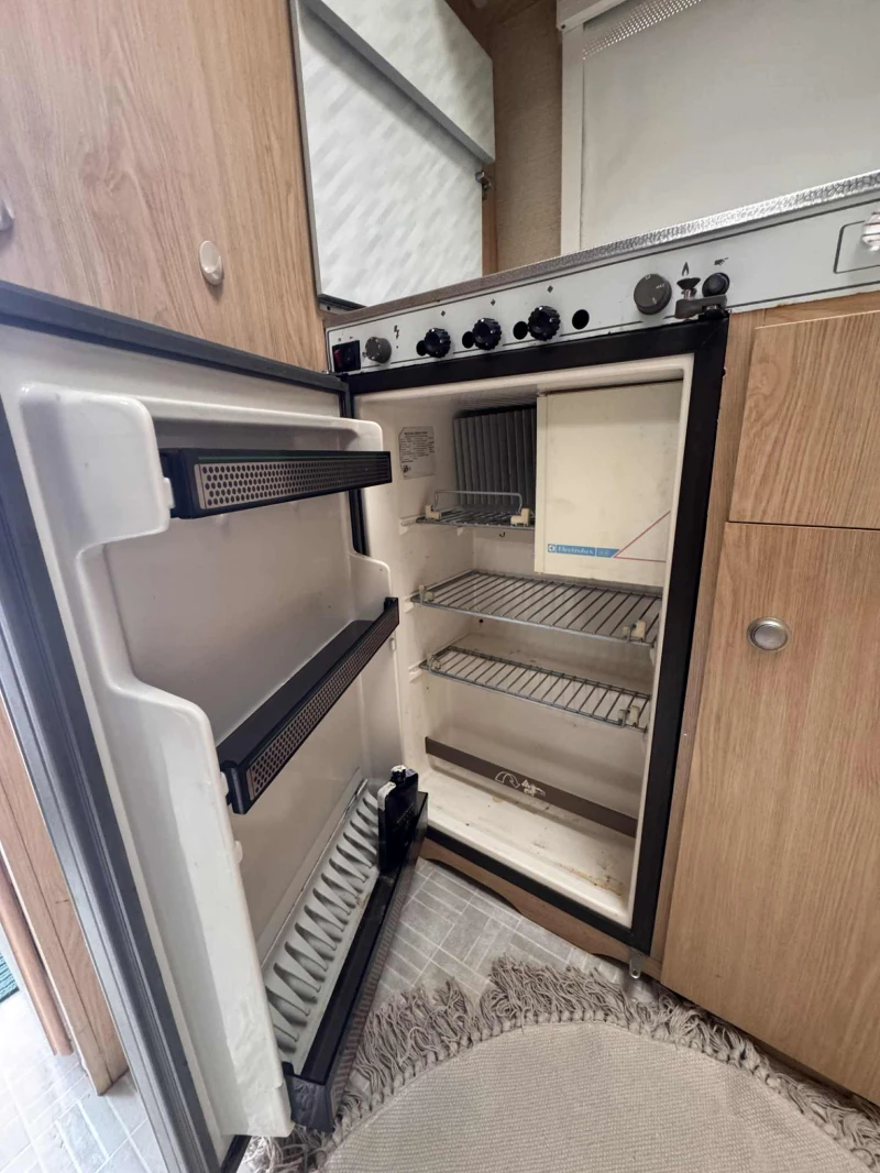 Каравана Chateau 400, снимка 10 - Каравани и кемпери - 52702072