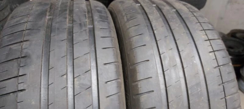 Гуми Летни 235/40R18, снимка 1 - Гуми и джанти - 30388303