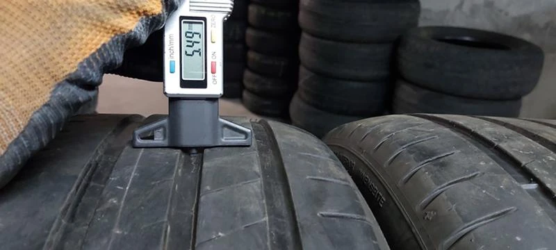 Гуми Летни 235/40R18, снимка 4 - Гуми и джанти - 30388303