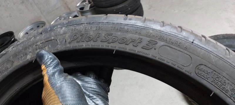 Гуми Летни 235/40R18, снимка 7 - Гуми и джанти - 30388303