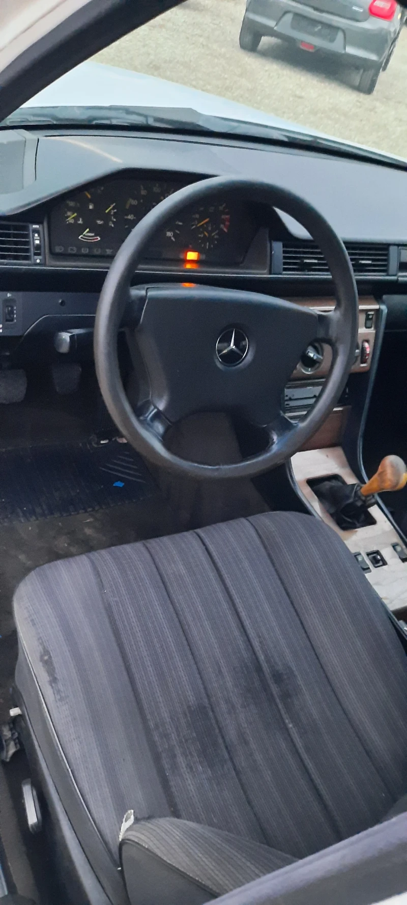 Mercedes-Benz 124 2.0D, снимка 10 - Автомобили и джипове - 48076960