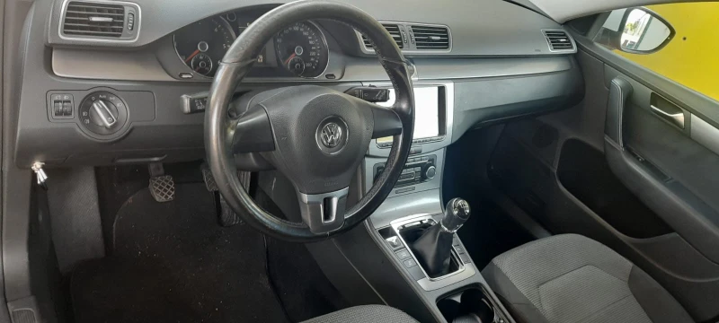 VW Passat 1.6, снимка 6 - Автомобили и джипове - 50408224