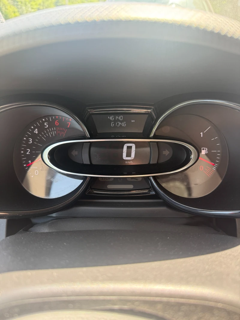 Renault Clio Grandtour TCe 0.9, снимка 9 - Автомобили и джипове - 52530359