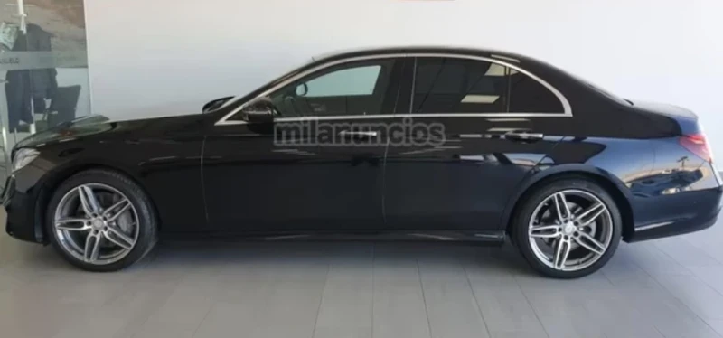 Mercedes-Benz E 220 AMG&PANORAMA&9Gtronic, снимка 4 - Автомобили и джипове - 52768865