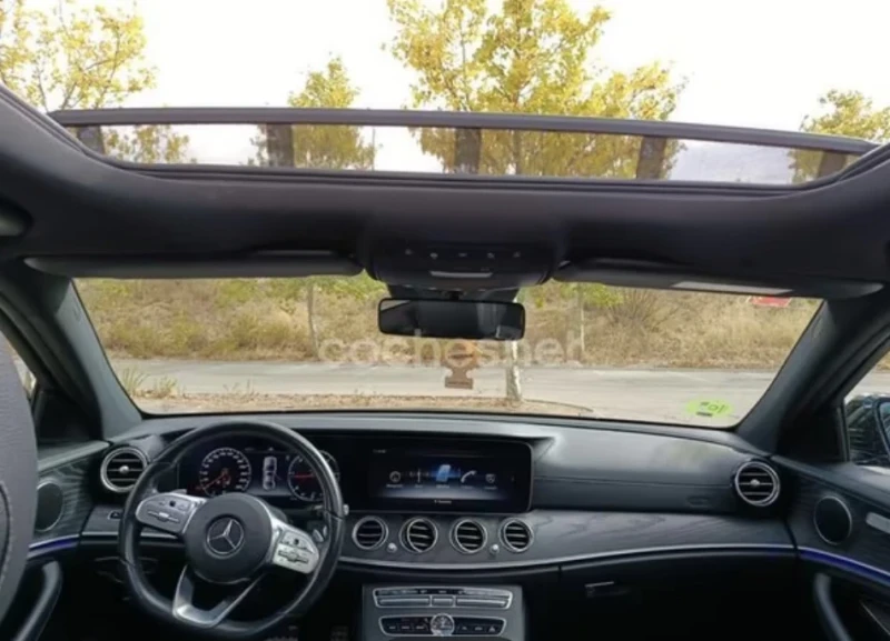 Mercedes-Benz E 220 AMG&PANORAMA&9Gtronic, снимка 11 - Автомобили и джипове - 52768865