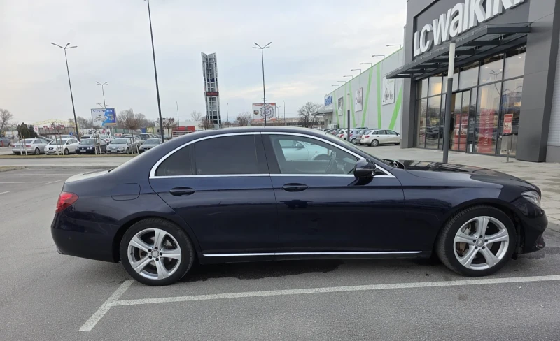 Mercedes-Benz E 220 Digital//9Gtronic/360 kameri/ parkira sama , снимка 4 - Автомобили и джипове - 53048991