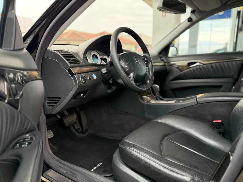 Mercedes-Benz E 320 AMG/Distronic/HarmanKardon, снимка 9 - Автомобили и джипове - 53122110