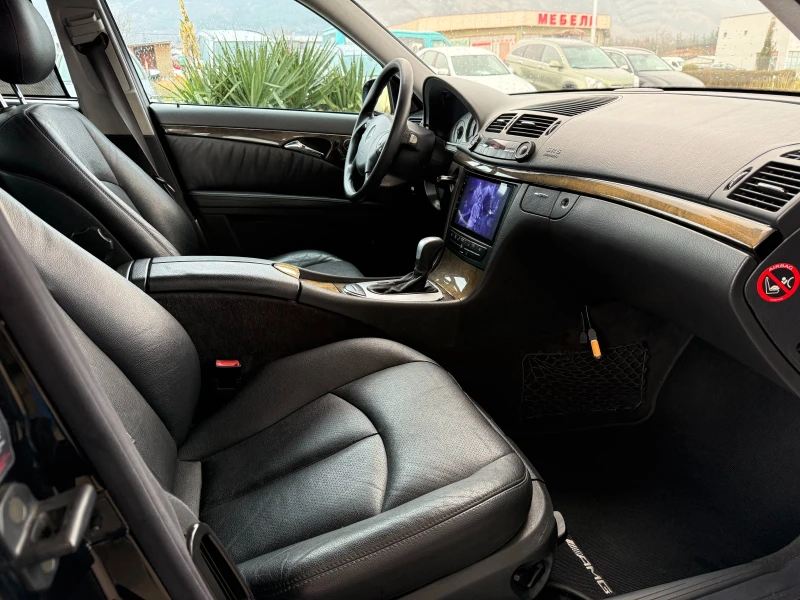 Mercedes-Benz E 320 AMG/Distronic/HarmanKardon, снимка 14 - Автомобили и джипове - 53122110