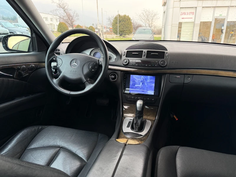 Mercedes-Benz E 320 AMG/Distronic/HarmanKardon, снимка 12 - Автомобили и джипове - 53122110