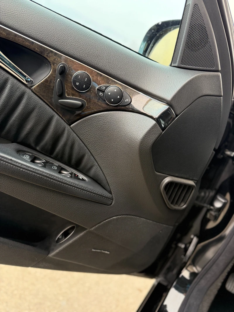 Mercedes-Benz E 320 AMG/Distronic/HarmanKardon, снимка 8 - Автомобили и джипове - 53122110