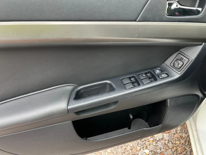 Mitsubishi Lancer 1.6 i Schweiz, снимка 9 - Автомобили и джипове - 53153202