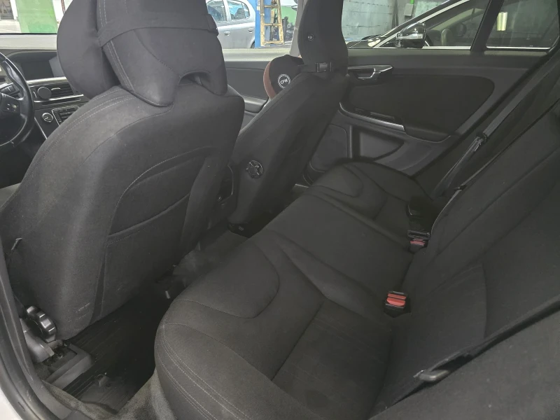 Volvo V60, снимка 16 - Автомобили и джипове - 53382146