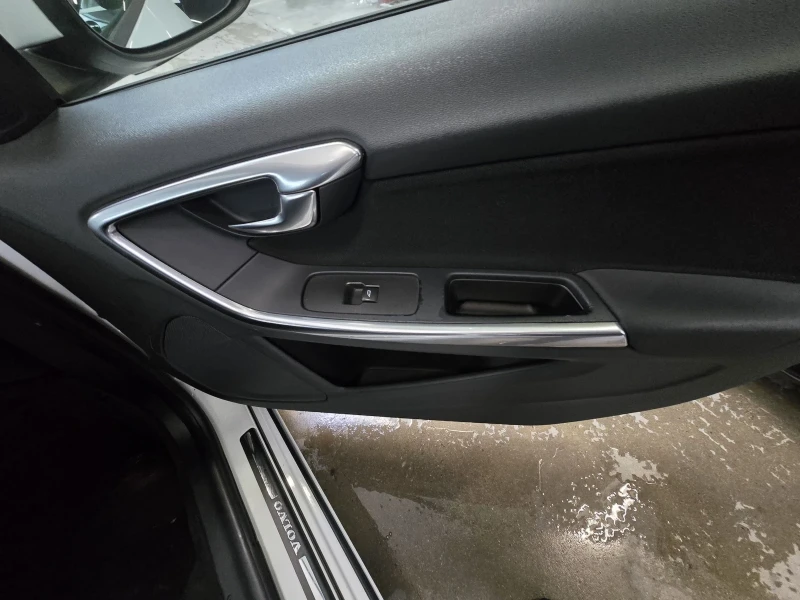Volvo V60, снимка 12 - Автомобили и джипове - 53382146