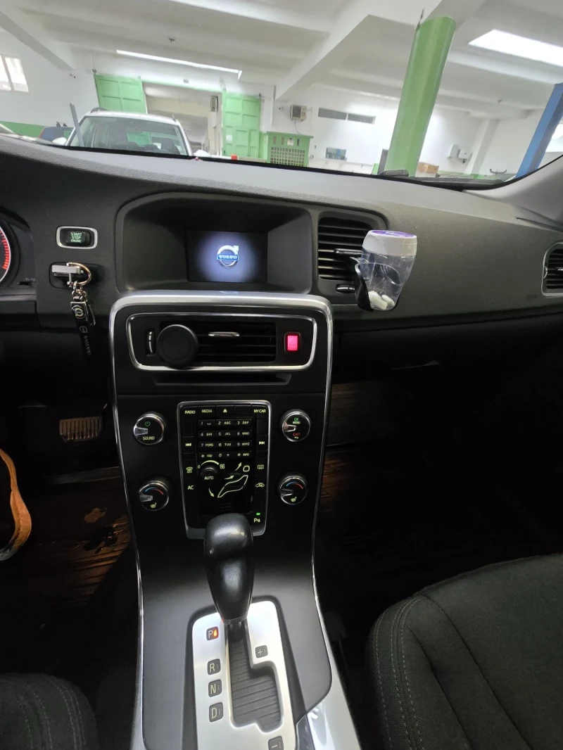 Volvo V60, снимка 6 - Автомобили и джипове - 53382146