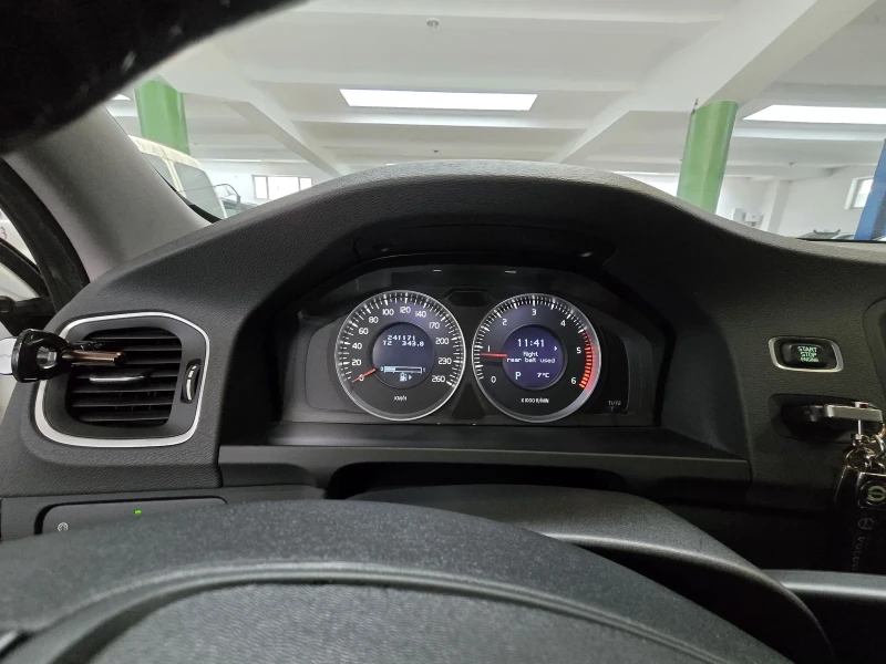 Volvo V60, снимка 7 - Автомобили и джипове - 53382146