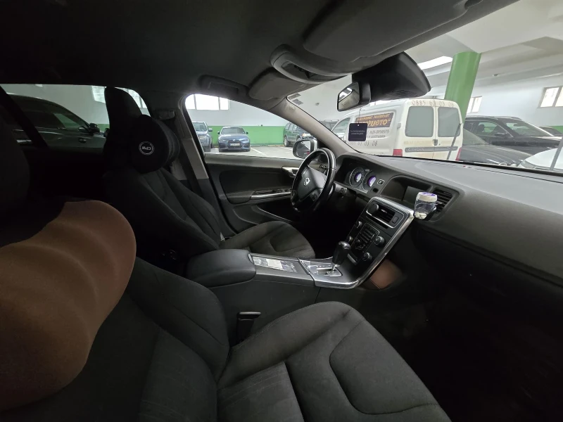 Volvo V60, снимка 15 - Автомобили и джипове - 53382146