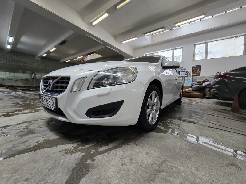 Volvo V60, снимка 13 - Автомобили и джипове - 53382146