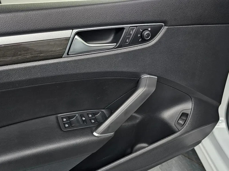 VW Passat 2.0 TSI, снимка 13 - Автомобили и джипове - 56324974