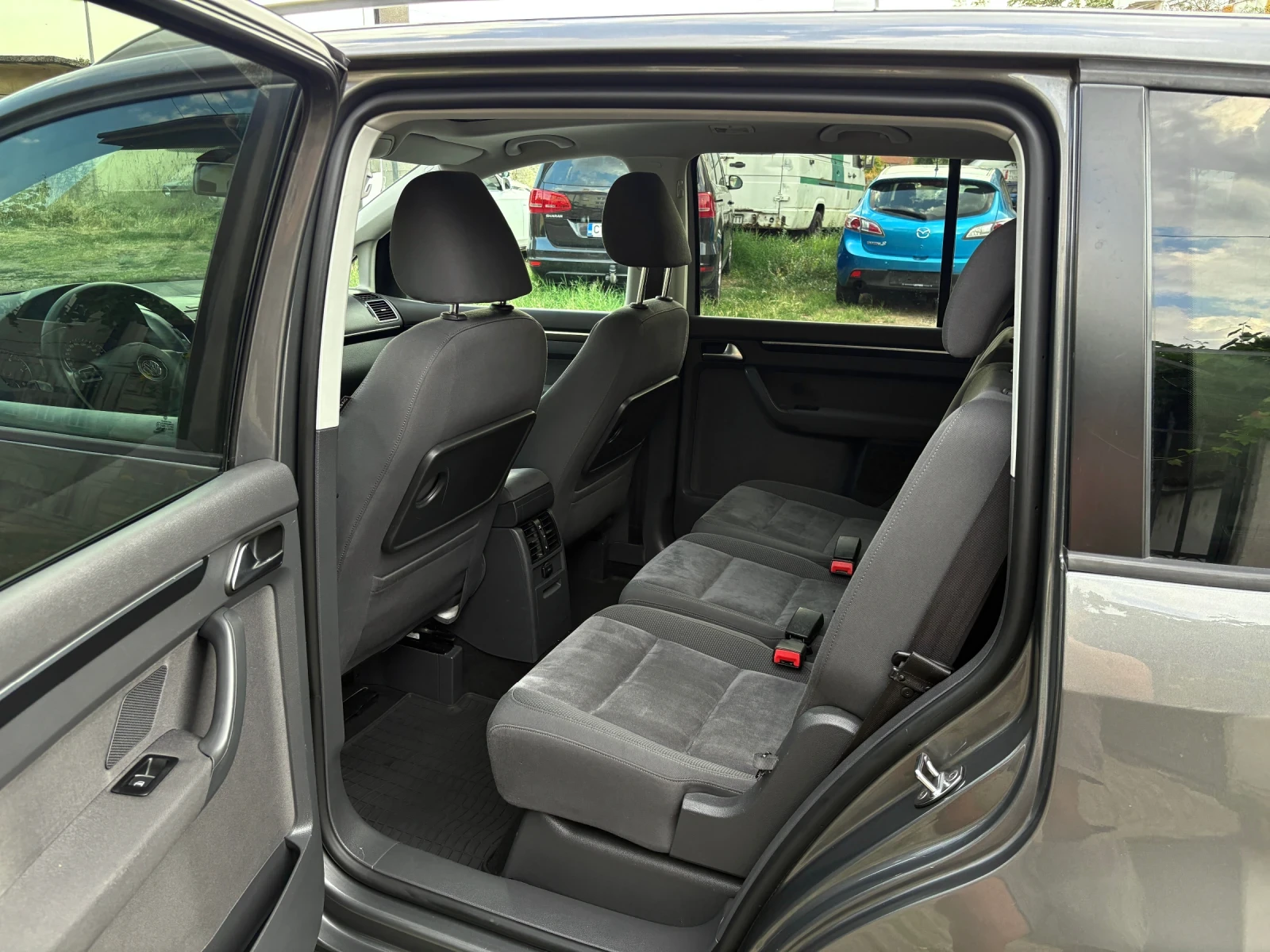 VW Touran 1.6TDI DSG F1 HIGH-LINE* 177 000км*  - изображение 9