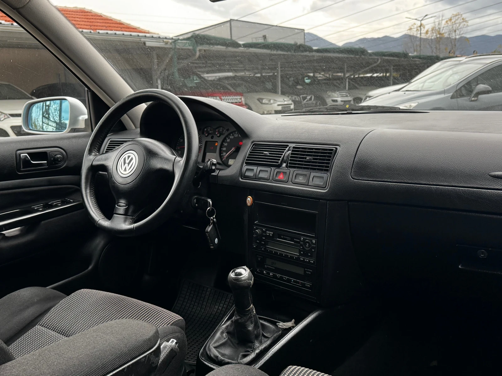 VW Golf 1.6i ИТАЛИЯ - изображение 9
