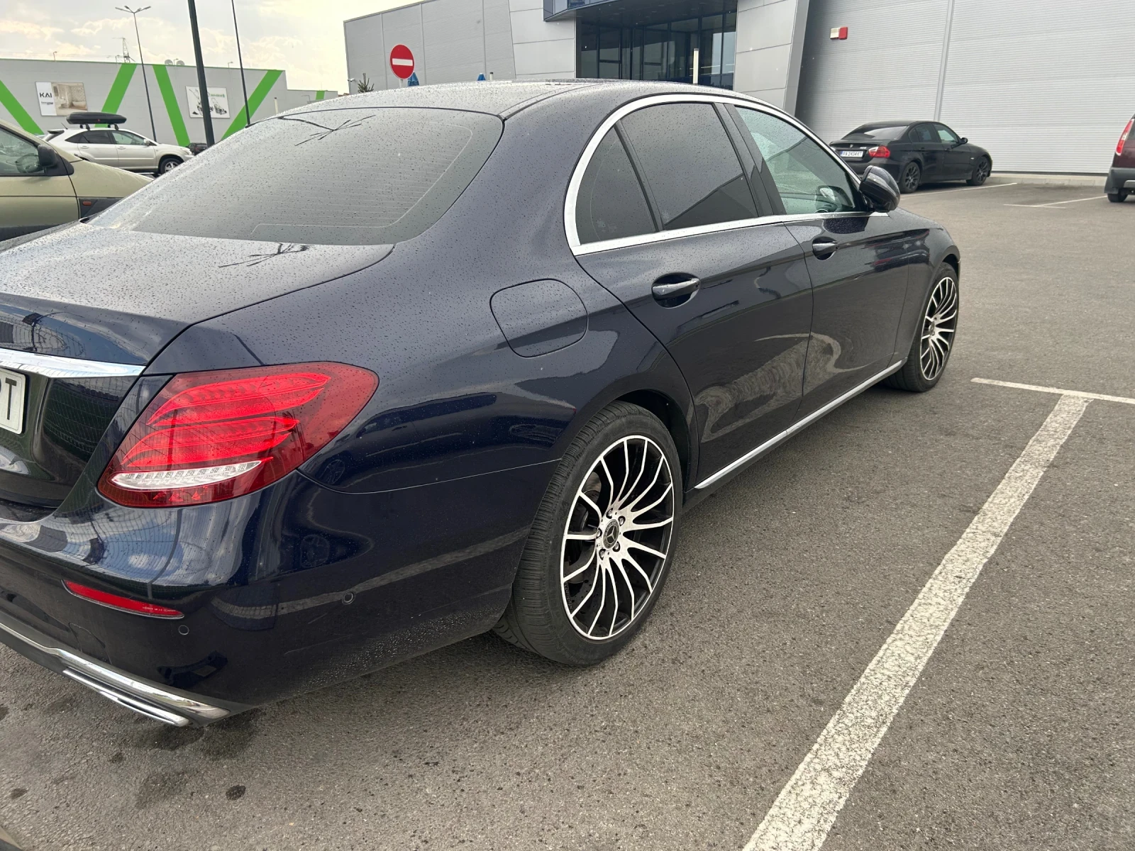 Mercedes-Benz E 220 AMG/Digital//9Gtronic/360 kameri/ самопаркиране , снимка 5 - Автомобили и джипове - 55673811