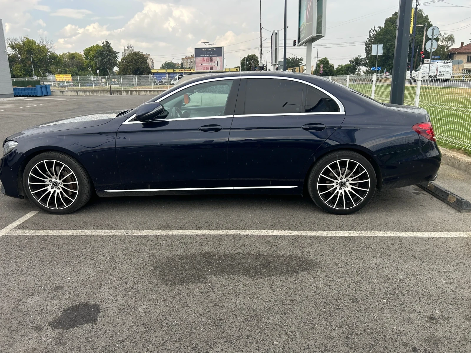Mercedes-Benz E 220 AMG/Digital//9Gtronic/360 kameri/ самопаркиране , снимка 7 - Автомобили и джипове - 55673811
