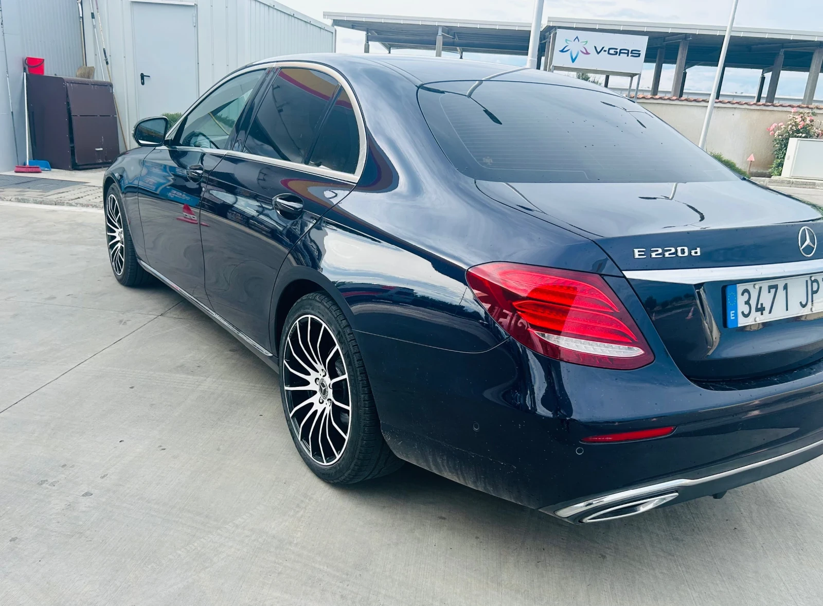 Mercedes-Benz E 220 Digital//9Gtronic/360 kameri/ самопаркиране , снимка 8 - Автомобили и джипове - 54887595