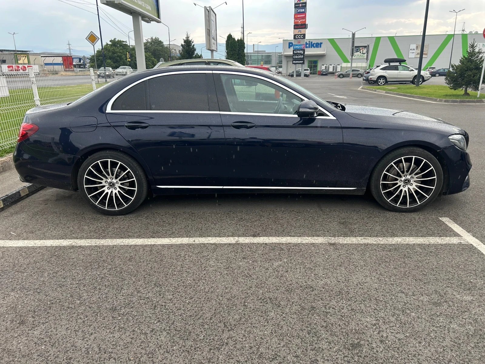 Mercedes-Benz E 220 AMG/Digital//9Gtronic/360 kameri/ самопаркиране , снимка 6 - Автомобили и джипове - 55673811