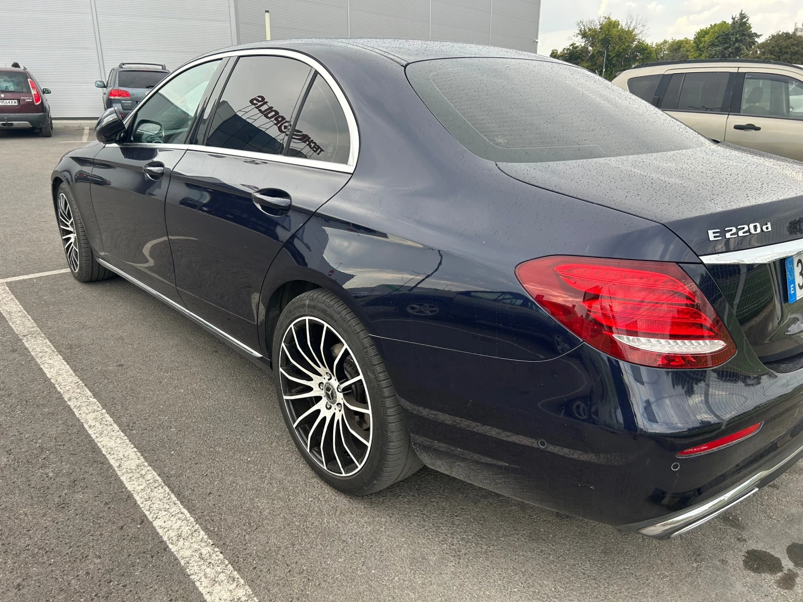 Mercedes-Benz E 220 AMG/Digital//9Gtronic/360 kameri/ самопаркиране , снимка 4 - Автомобили и джипове - 55673811