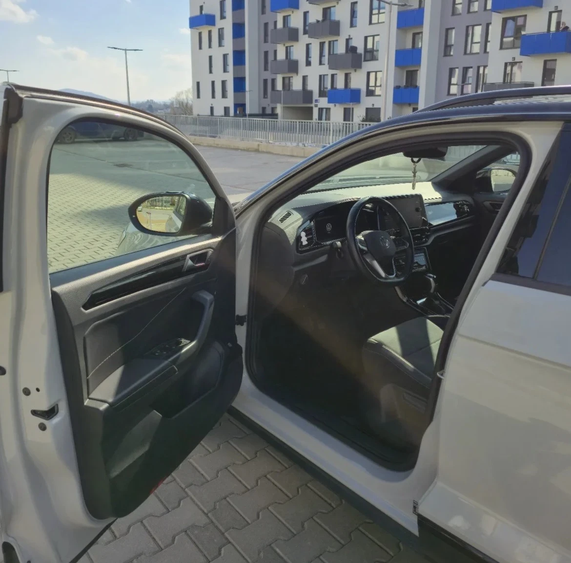 VW T-Roc 1.5 TSI, снимка 8 - Автомобили и джипове - 53942644