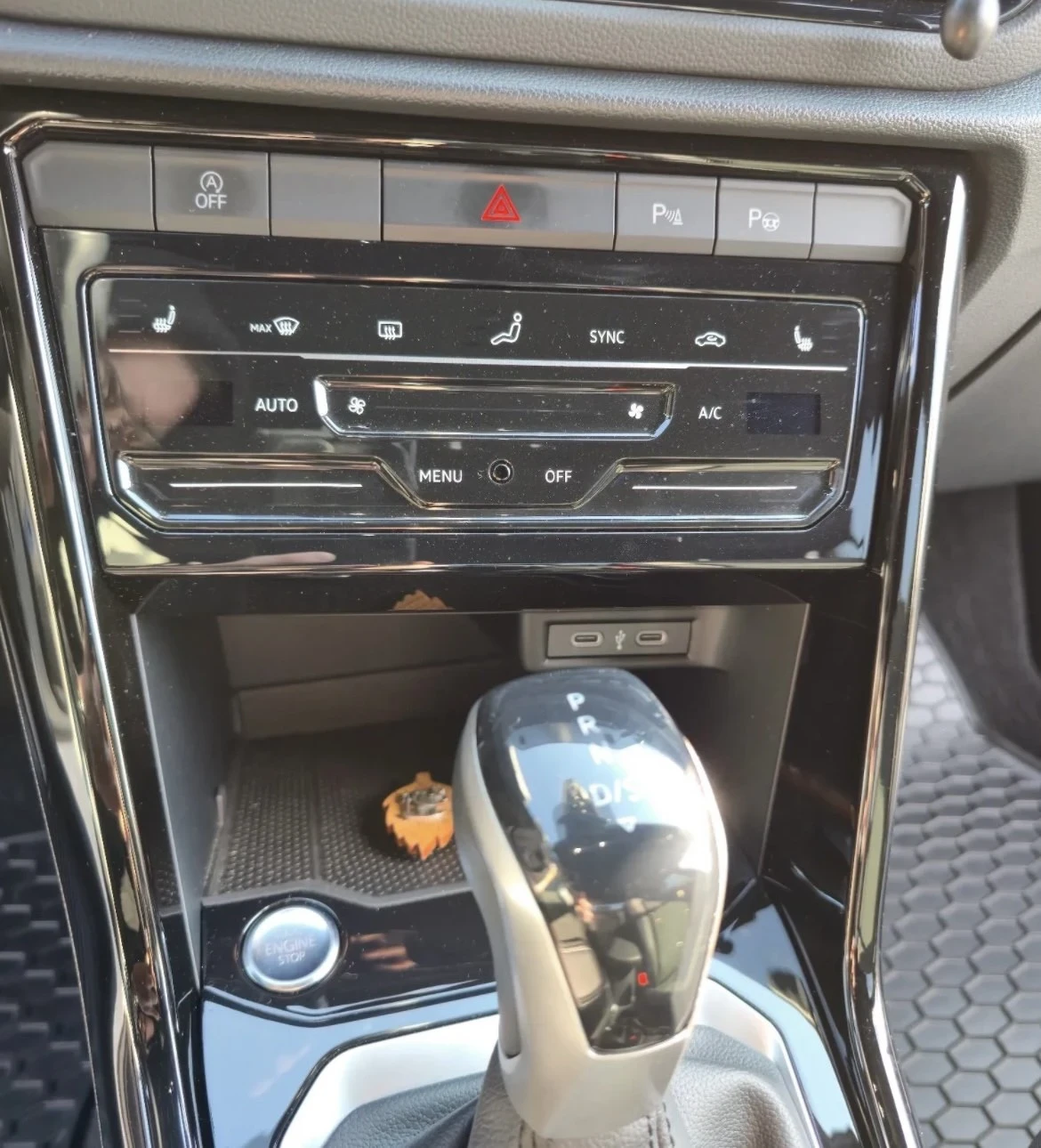 VW T-Roc 1.5 TSI, снимка 10 - Автомобили и джипове - 53942644