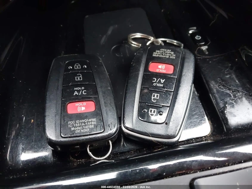 Toyota Prius 1.8l Prime Xle, снимка 11 - Автомобили и джипове - 54011134