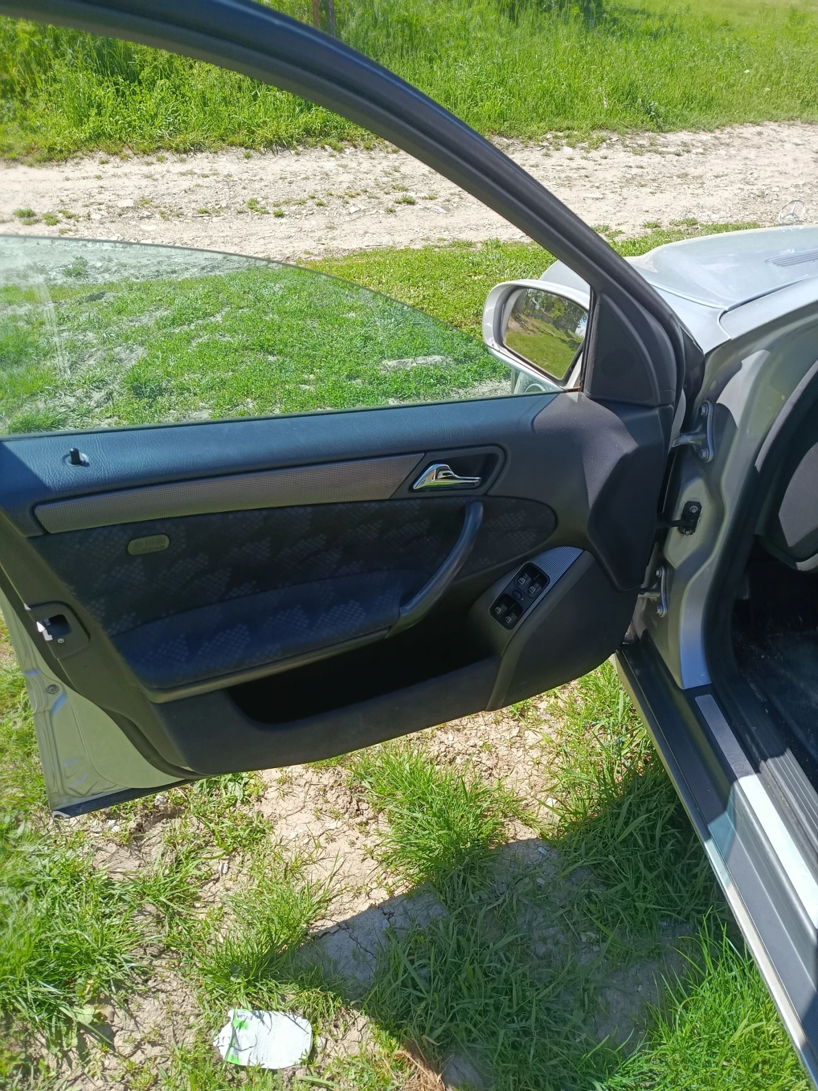 Mercedes-Benz C 220 Avantgarde, снимка 6 - Автомобили и джипове - 54604066